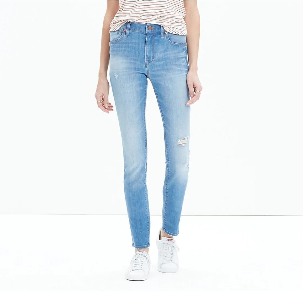 Madewell 9" High Rise Distressed Skinny Jeans in Sadie Wash Retro Blue
